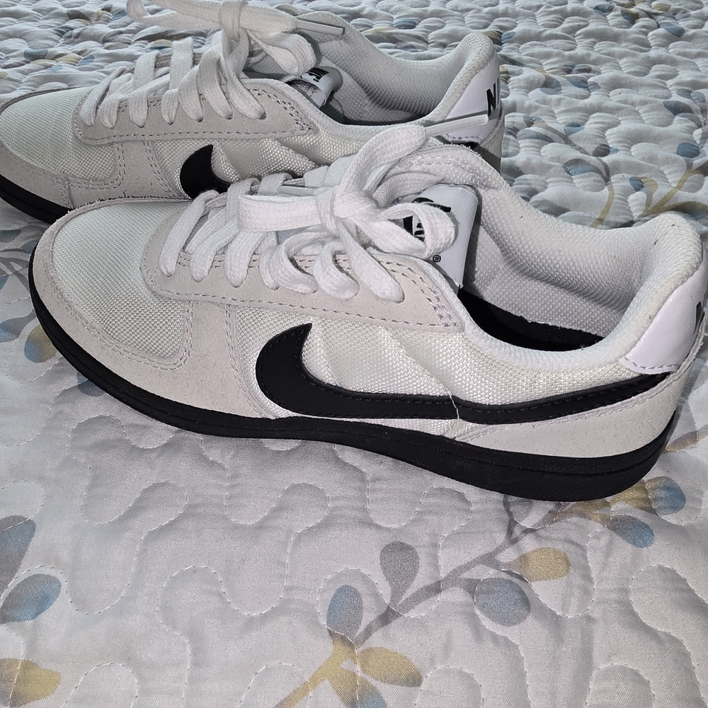 Nike White and Black Boys' Sneakers
